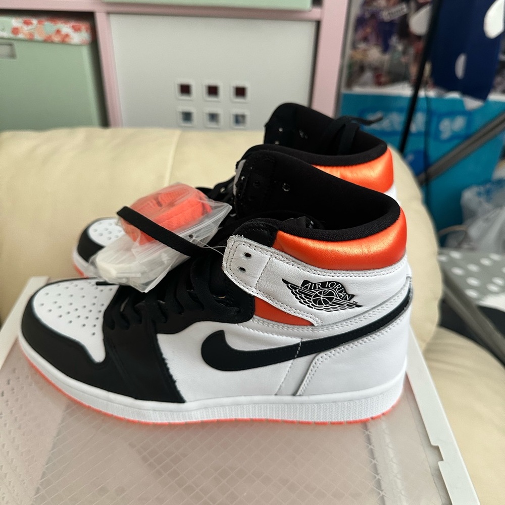 Air Jordan High - Picture 9 of 9